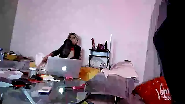 Snapshot of CharlotteVixxens chatting on January 2025 02:58:02 AM CharlotteVixxens online show from January 2025 02:58:02 AM