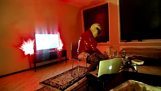 Snapshot of CharlotteVixxens chatting on January 2025 11:48:01 PM CharlotteVixxens online show from January 2025 11:48:01 PM