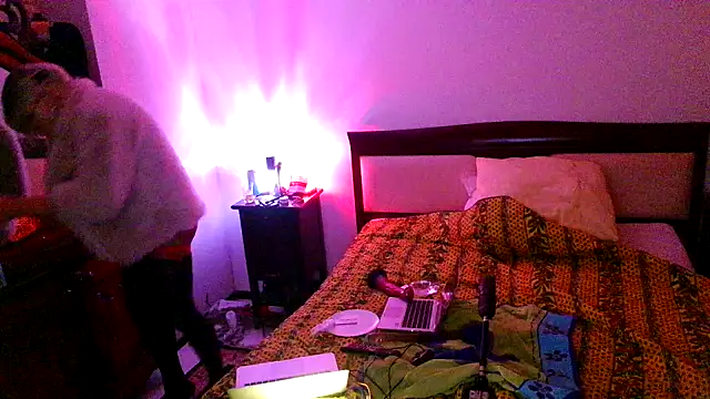 CharlotteVixxens online show from December 2025 01:08:02 AM