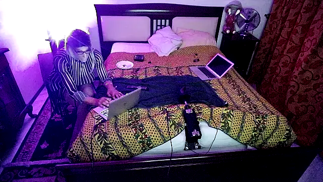 CharlotteVixxens online show from April 2026 11:06:01 PM