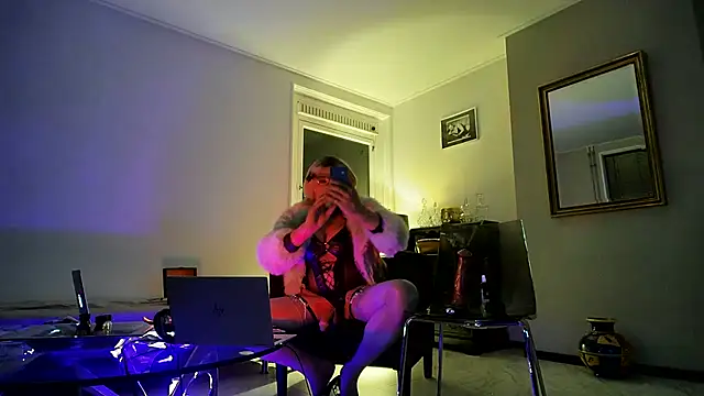 Snapshot of CharlotteVixxens chatting on November 2025 12:04:02 AM CharlotteVixxens online show from November 2025 12:04:02 AM