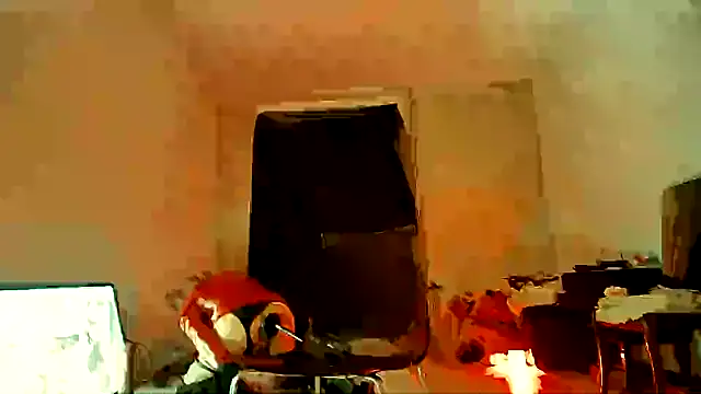 Snapshot of CharlotteVixxens chatting on March 2025 08:32:02 PM CharlotteVixxens online show from March 2025 08:32:02 PM