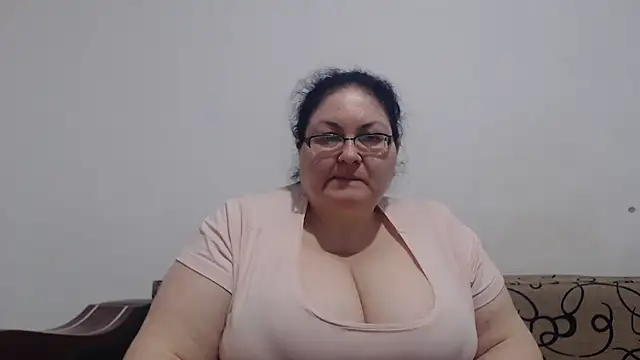 Nykyxo online show from April 2026 12:05:01 AM