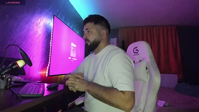 Snapshot of Eduu2322 chatting on December 2025 10:37:02 PM Eduu2322 online show from December 2025 10:37:02 PM