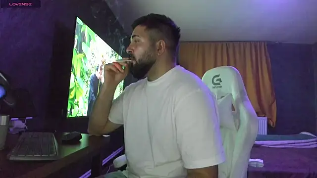 Snapshot of Eduu2322 chatting on November 2025 10:26:02 PM Eduu2322 online show from November 2025 10:26:02 PM