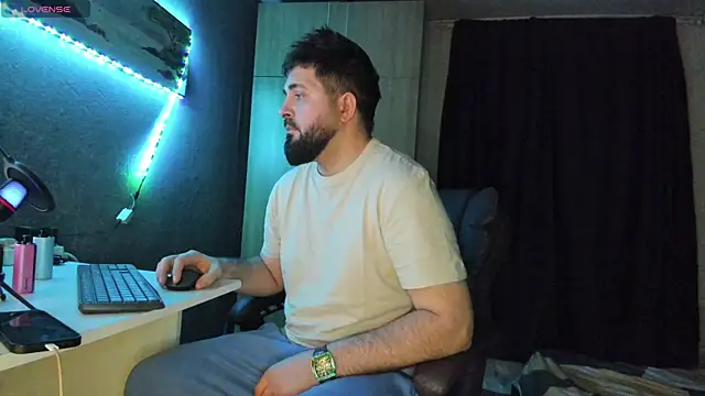 Snapshot of Eduu2322 chatting on March 2025 10:42:01 PM Eduu2322 online show from March 2025 10:42:01 PM