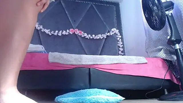 MeganMilF2 online show from June 2026 04:52:01 PM