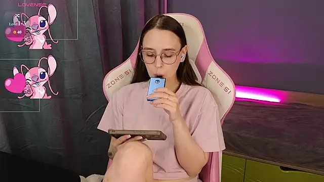 Snapshot of Sweet_frosti chatting on June 2026 03:23:02 AM Sweet frosti online show from June 2026 03:23:02 AM