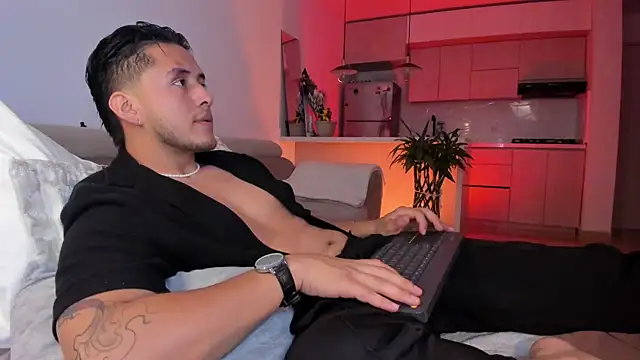 Chriskyle  online show from December 2025 12:31:02 AM