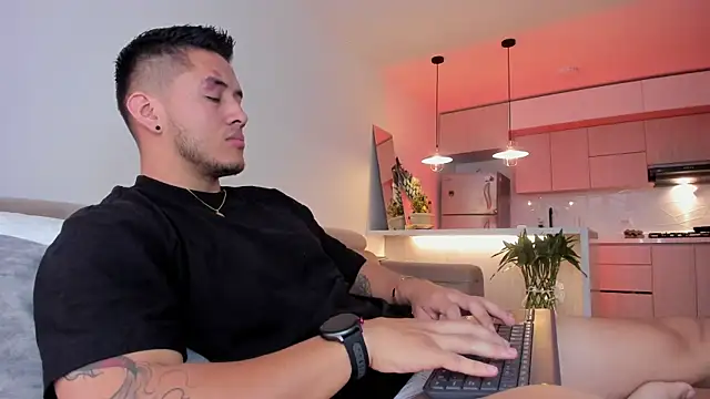 Snapshot of Chriskyle_ chatting on December 2024 01:33:01 PM Chriskyle  online show from December 2024 01:33:01 PM