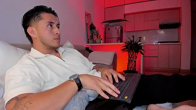 Chriskyle  online show from November 2025 12:00:01 AM