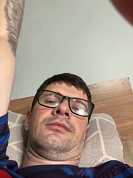 Juliano2289 online show from April 2026 04:35:01 PM