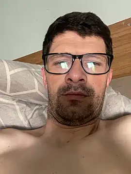 Juliano2289 online show from April 2026 05:06:02 PM