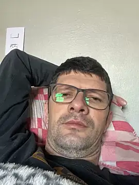 Juliano2289 online show from May 2026 07:54:01 PM