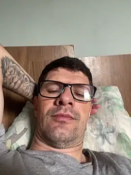 Juliano2289 online show from April 2026 03:58:02 PM