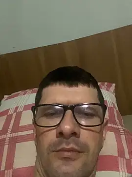 Juliano2289 online show from April 2026 09:48:01 PM