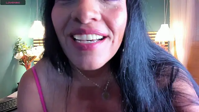 Snapshot of Luisa_Sweet2 chatting on October 2025 02:28:01 PM Luisa Sweet2 online show from October 2025 02:28:01 PM