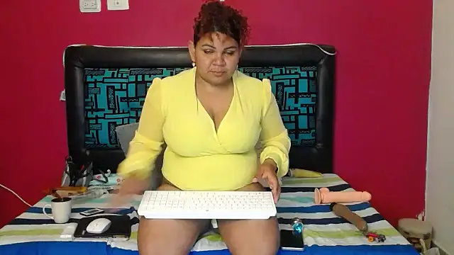 karolhot916 online show from November 2025 02:47:02 AM