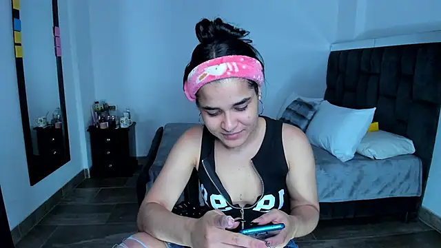 Snapshot of SweetMegan_1 chatting on February 2025 03:18:02 AM SweetMegan 1 online show from February 2025 03:18:02 AM