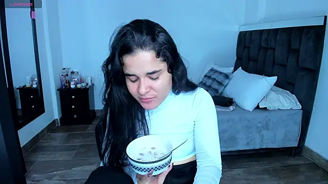 Snapshot of SweetMegan_1 chatting on February 2025 10:22:02 PM SweetMegan 1 online show from February 2025 10:22:02 PM