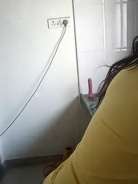 Snapshot of Love-priya chatting on January 2025 05:41:01 AM Love-priya online show from January 2025 05:41:01 AM