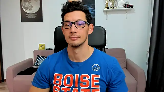 Snapshot of BrutusK08 chatting on November 2025 09:10:02 AM BrutusK08 online show from November 2025 09:10:02 AM