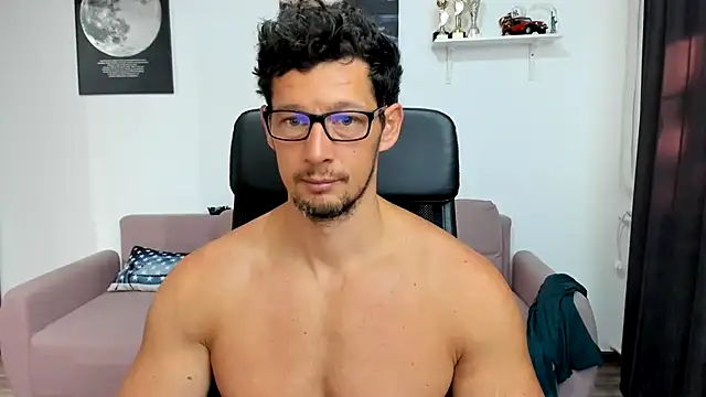 Snapshot of BrutusK08 chatting on October 2025 06:18:02 AM BrutusK08 online show from October 2025 06:18:02 AM