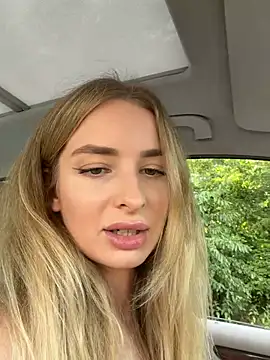 Snapshot of EvieEvans chatting on June 2026 03:40:01 PM EvieEvans online show from June 2026 03:40:01 PM