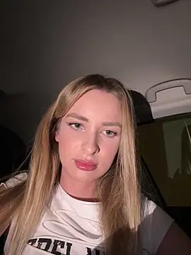 Snapshot of EvieEvans chatting on January 2025 09:30:01 PM EvieEvans online show from January 2025 09:30:01 PM