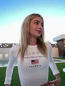 Snapshot of EvieEvans chatting on January 2025 04:18:02 PM EvieEvans online show from January 2025 04:18:02 PM