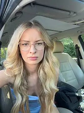 Snapshot of EvieEvans chatting on July 2026 04:17:02 PM EvieEvans online show from July 2026 04:17:02 PM