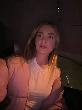 Snapshot of EvieEvans chatting on January 2025 08:33:01 PM EvieEvans online show from January 2025 08:33:01 PM