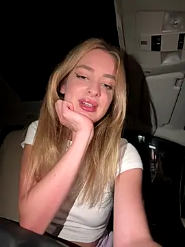 Snapshot of EvieEvans chatting on December 2024 07:50:02 PM EvieEvans online show from December 2024 07:50:02 PM