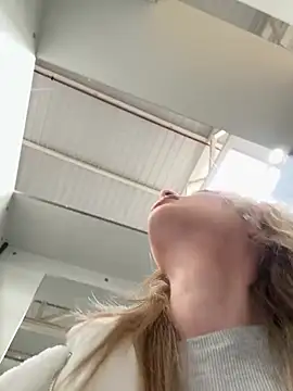 Snapshot of EvieEvans chatting on February 2025 03:49:02 PM EvieEvans online show from February 2025 03:49:02 PM