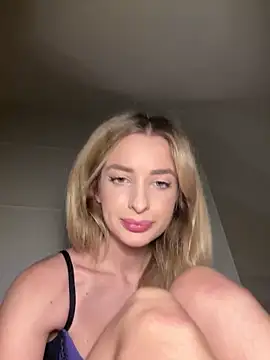 Snapshot of EvieEvans chatting on January 2025 05:00:02 PM EvieEvans online show from January 2025 05:00:02 PM