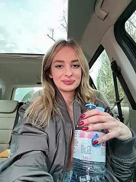 Snapshot of EvieEvans chatting on December 2024 03:21:01 PM EvieEvans online show from December 2024 03:21:01 PM