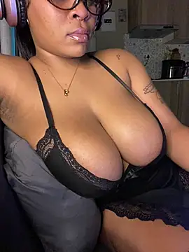 YellowHoneyDip online show from April 2026 06:03:01 PM