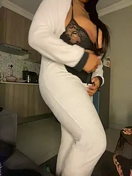 YellowHoneyDip online show from April 2026 06:56:02 PM