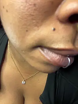 YellowHoneyDip online show from February 2026 05:43:01 PM