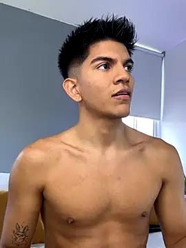 santiago 01 online show from November 2025 09:04:02 PM