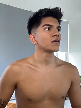 santiago 01 online show from November 2025 07:58:01 PM