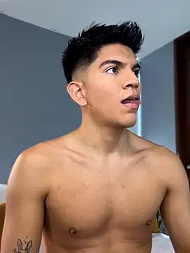 santiago 01 online show from November 2025 07:39:01 PM