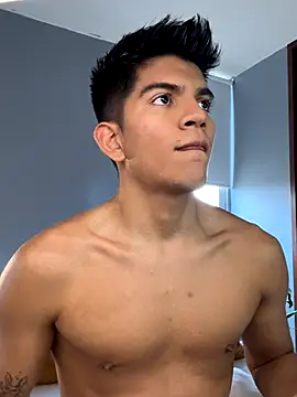 santiago 01 online show from October 2025 07:33:02 PM