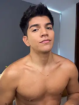 santiago 01 online show from March 2026 09:29:01 PM