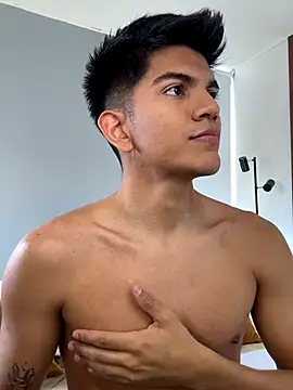 santiago 01 online show from December 2025 07:35:01 PM