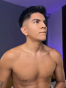 Snapshot of santiago_01 chatting on February 2026 11:34:02 PM santiago 01 online show from February 2026 11:34:02 PM