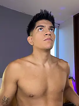 Snapshot of santiago_01 chatting on January 2026 10:27:02 PM santiago 01 online show from January 2026 10:27:02 PM