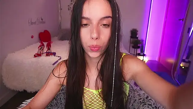 Dayna Nebula online show from September 2025 01:26:02 PM