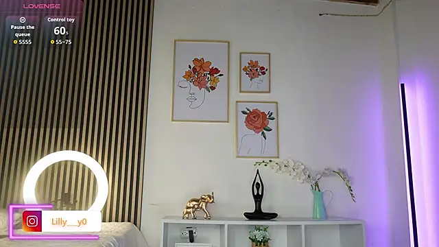 Snapshot of LillyDolls23 chatting on November 2025 12:31:01 PM LillyDolls23 online show from November 2025 12:31:01 PM