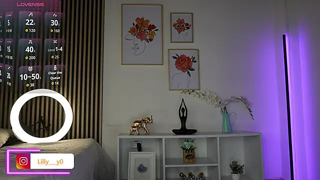 Snapshot of LillyDolls23 chatting on October 2025 12:35:03 PM LillyDolls23 online show from October 2025 12:35:03 PM